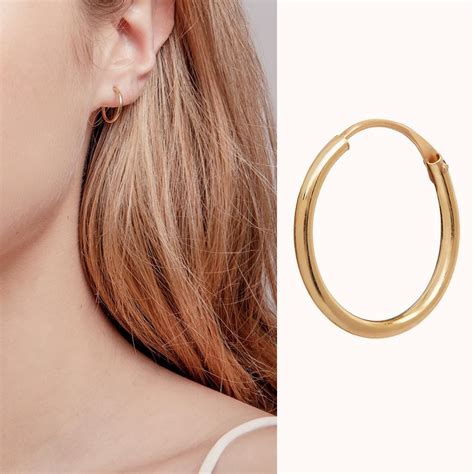 Small Hollow Hoop Earrings in Gold 